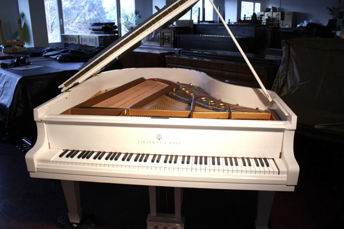 Flügel Steinway & Sons Modell M 170 Weiss kaufen bei DEGUS PIANOS
