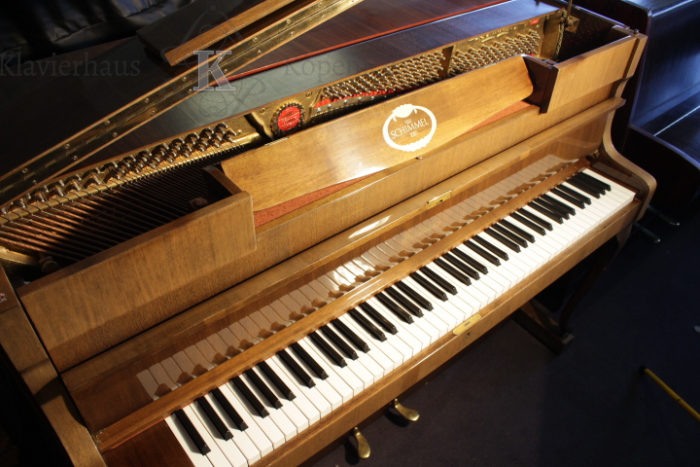 Klavier Schimmel Modell 108 Chippendale gebraucht kaufen bei DEGUS PIANOS